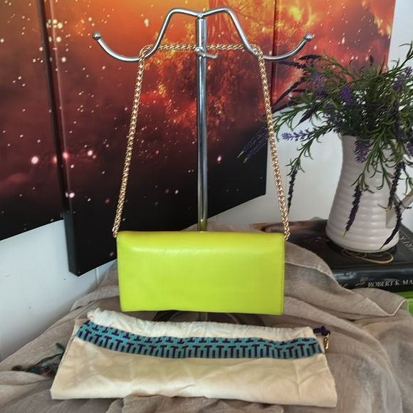 Tory Burch Clutch w/Chain & Dust Bag - Picture 2 of 9
